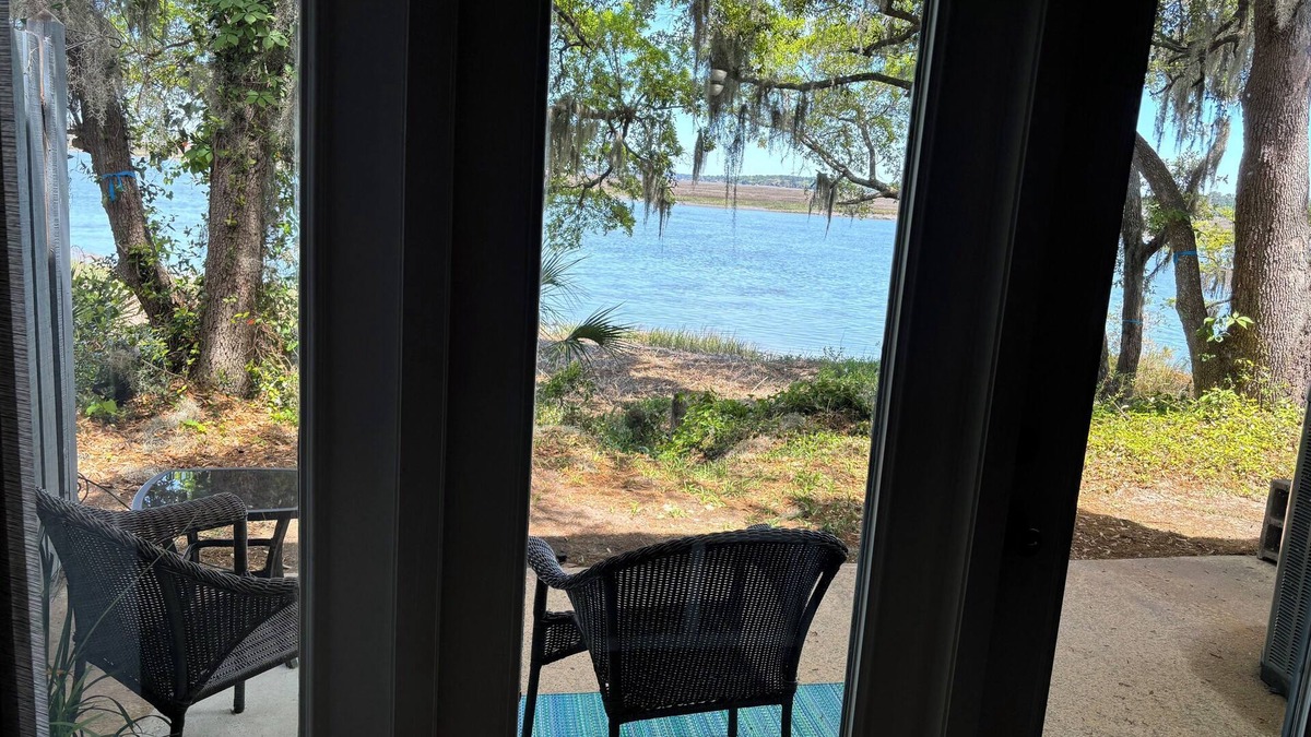 Beaufort House | Waterfront – 3 Min to Parris Island Sleeps 6 Stunning Views