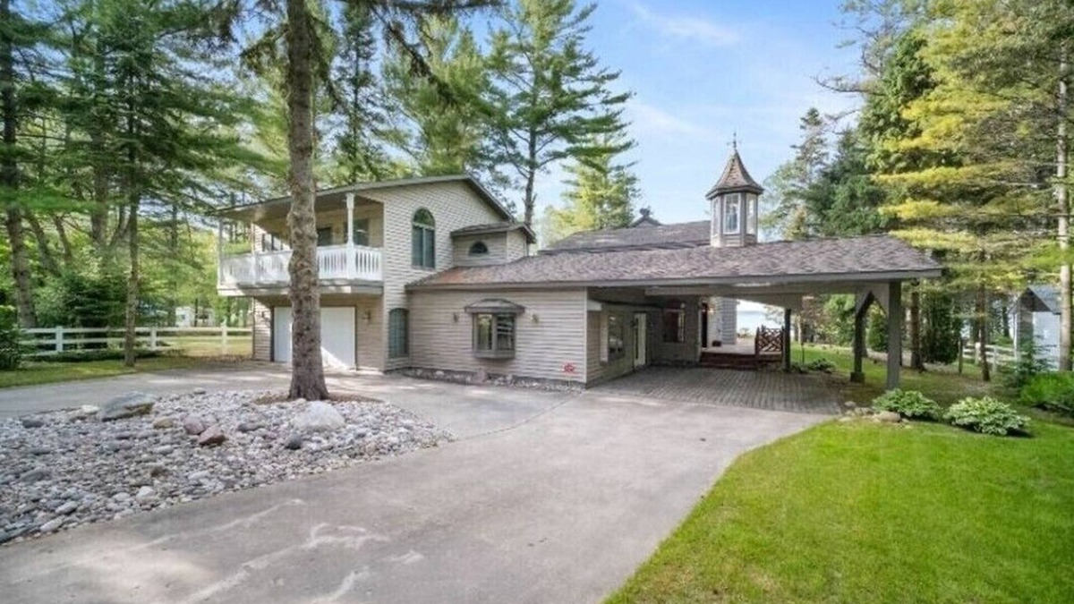 Mackinaw City House | Waterfront! 3000+ sqft w/Games, Hot Tub and Sauna!