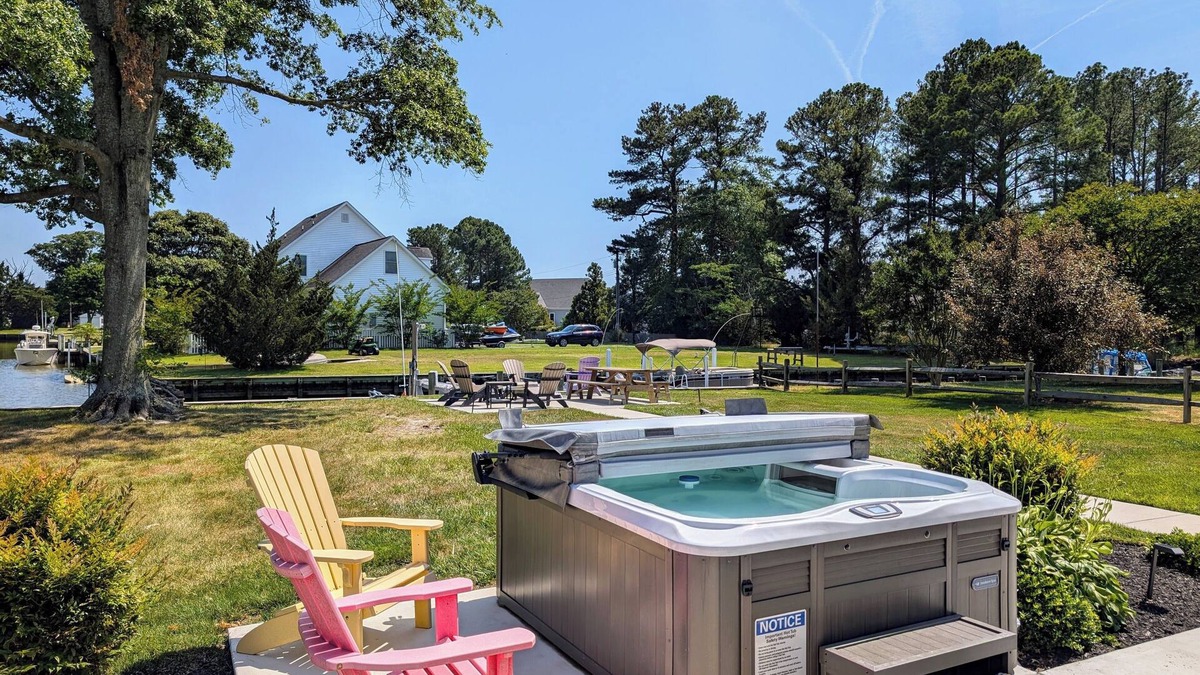Cedar Neck House | Waterfront 3BR Cottage with Hot Tub, Kayaks & Dog-Friendly Yard – Near Bethany
