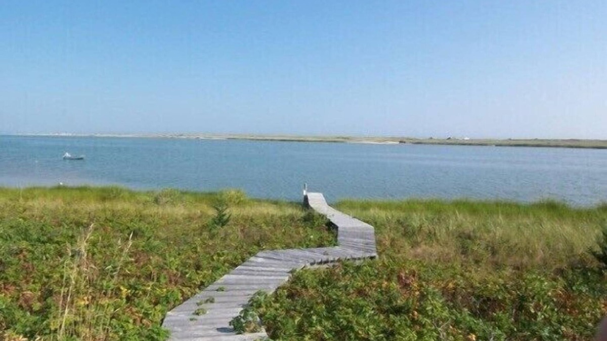Katama House | Waterfront 4 bedroom, 3 bath home. Spectacular 180 degree view of Katama Bay
