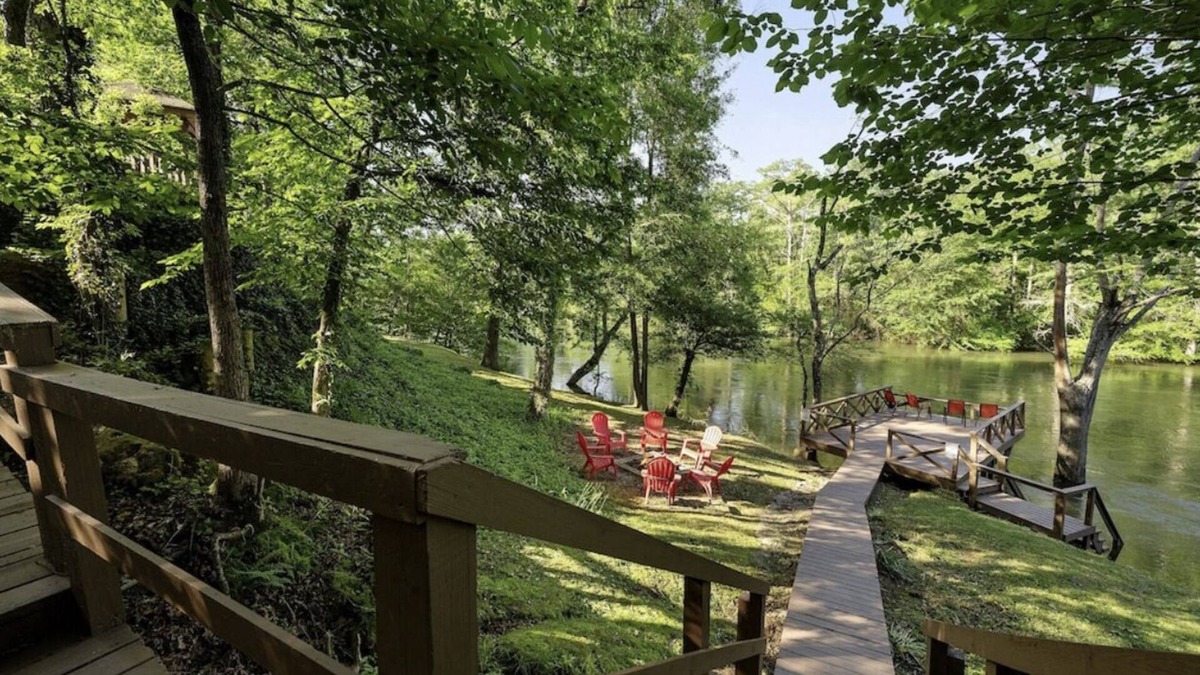 Broken Bow Cabin | Waterfront 4 bedroom Cabin with Outdoor Amenities