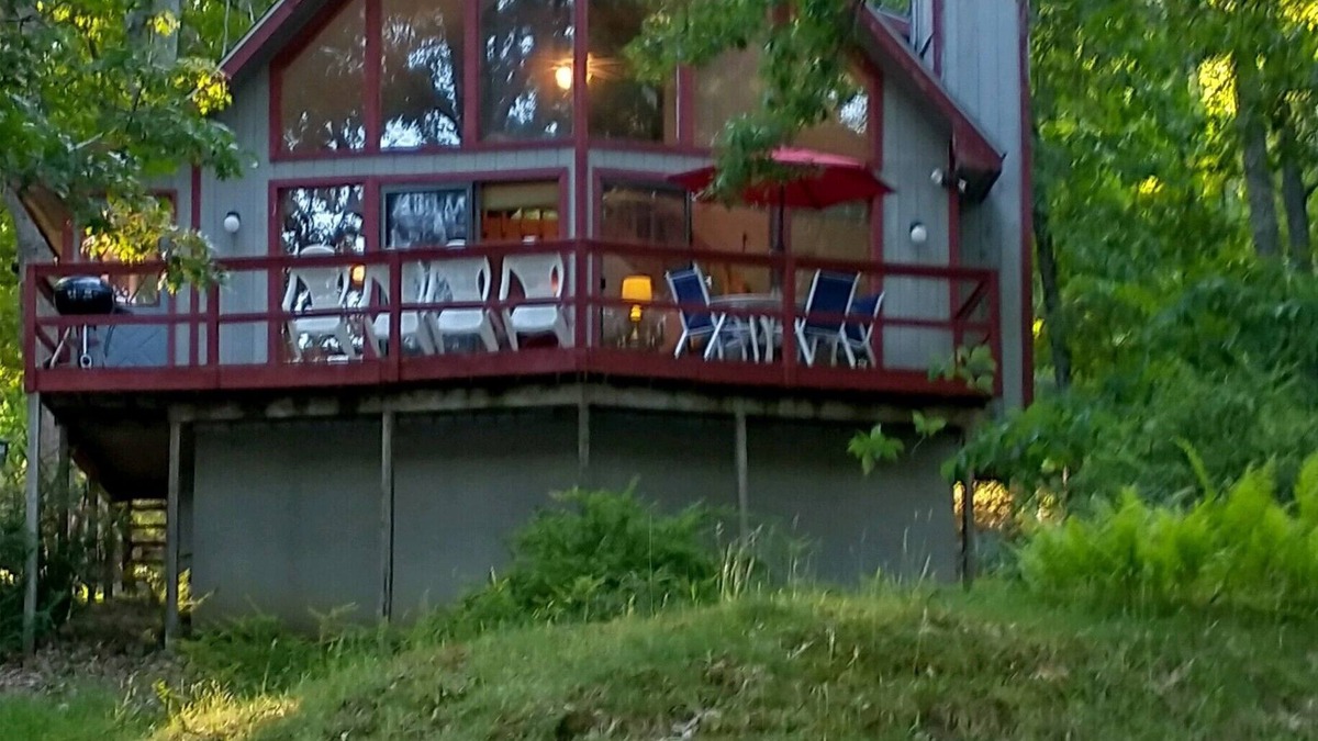 Pocono Mountain Lake Cabin | Waterfront 4 Season Cabin Pet Friendly Canoe Air Conditioned
