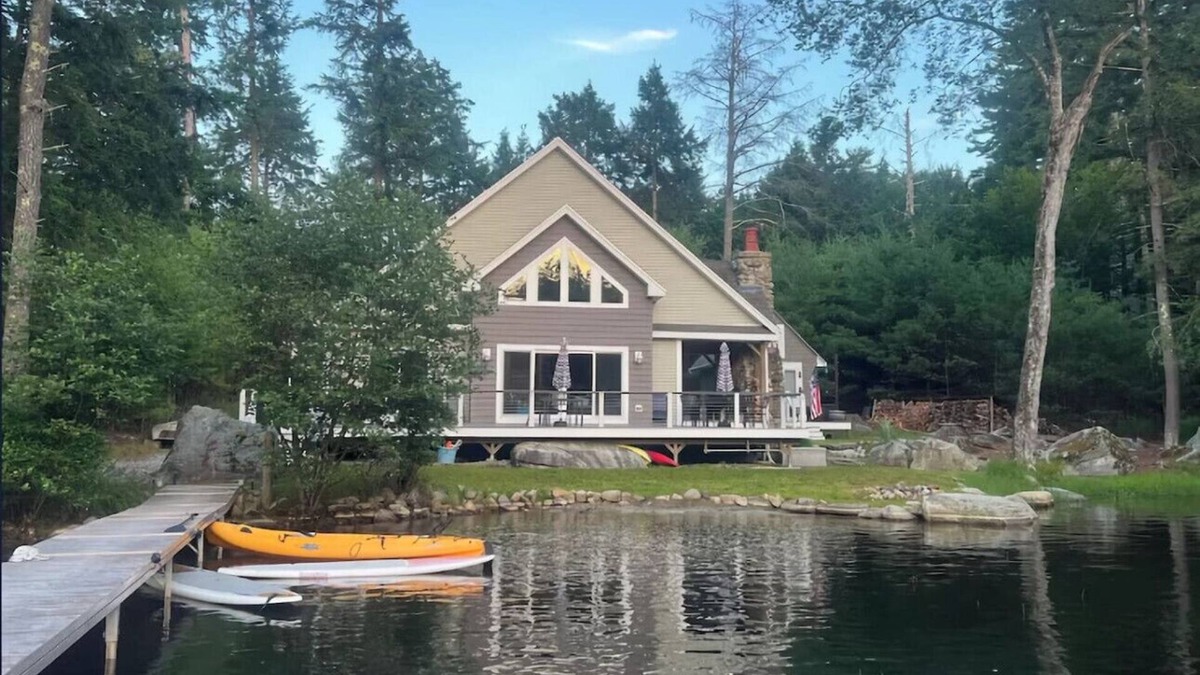 Meredith House | Waterfront 4BR Luxe~Transport Available~Sleeps 10