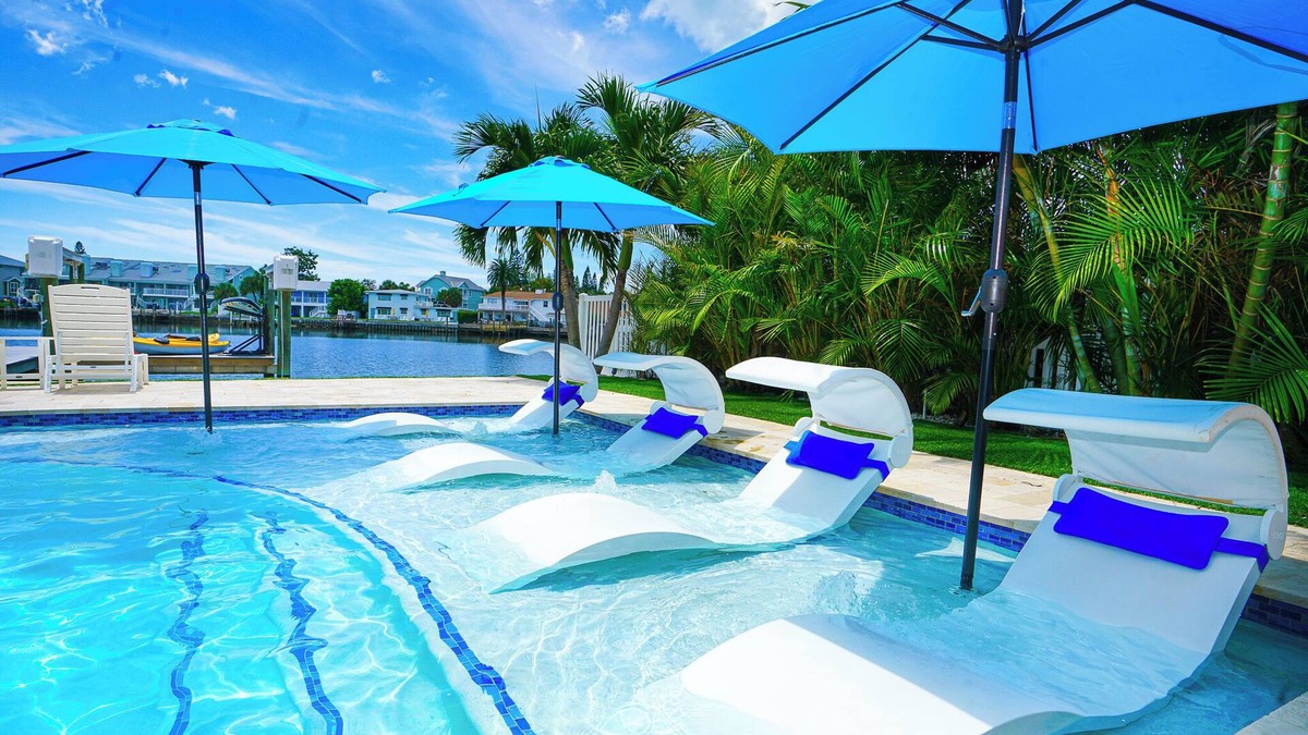 Belleair Beach House | Waterfront 5-bed 4 bath with heated pool BTR 2030