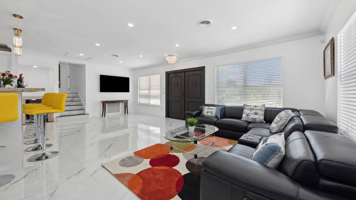 Boynton Beach House | Waterfront, 5BD, 4BA, 6 King Beds, Sleeps10,Jacuzzi, Mini Golf