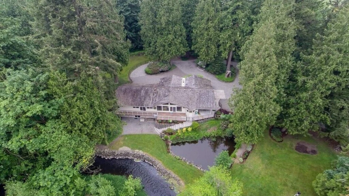 Tacoma House | Waterfront 5BR Paradise Home w BBQ/Sauna/Parking
