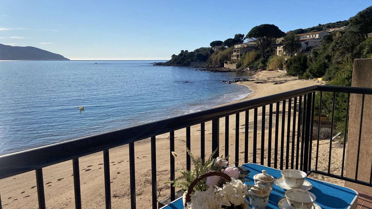 Tiuccia Apartment | Waterfront apartment with terrace and sea view, Tiuccia