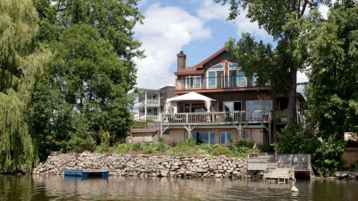 Pincourt Condo | Waterfront Apart 15 min Montreal Airport 300742