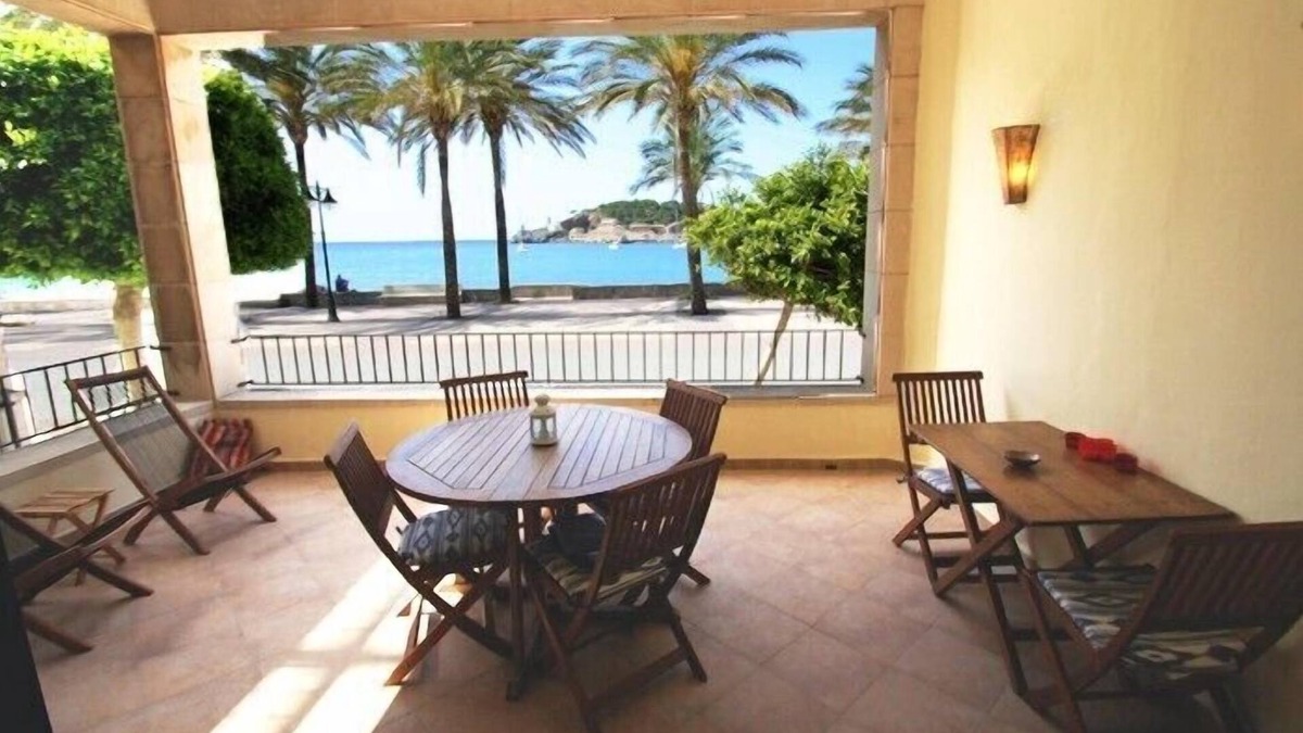 Puerto de Soller Apartment | Waterfront apartment in Port de Soller. 10 meters to the beach. Free wifi.