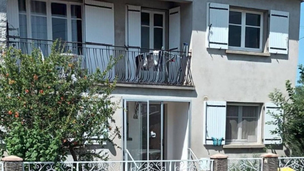 Limoux Apartment | Waterfront Apartment with Garden