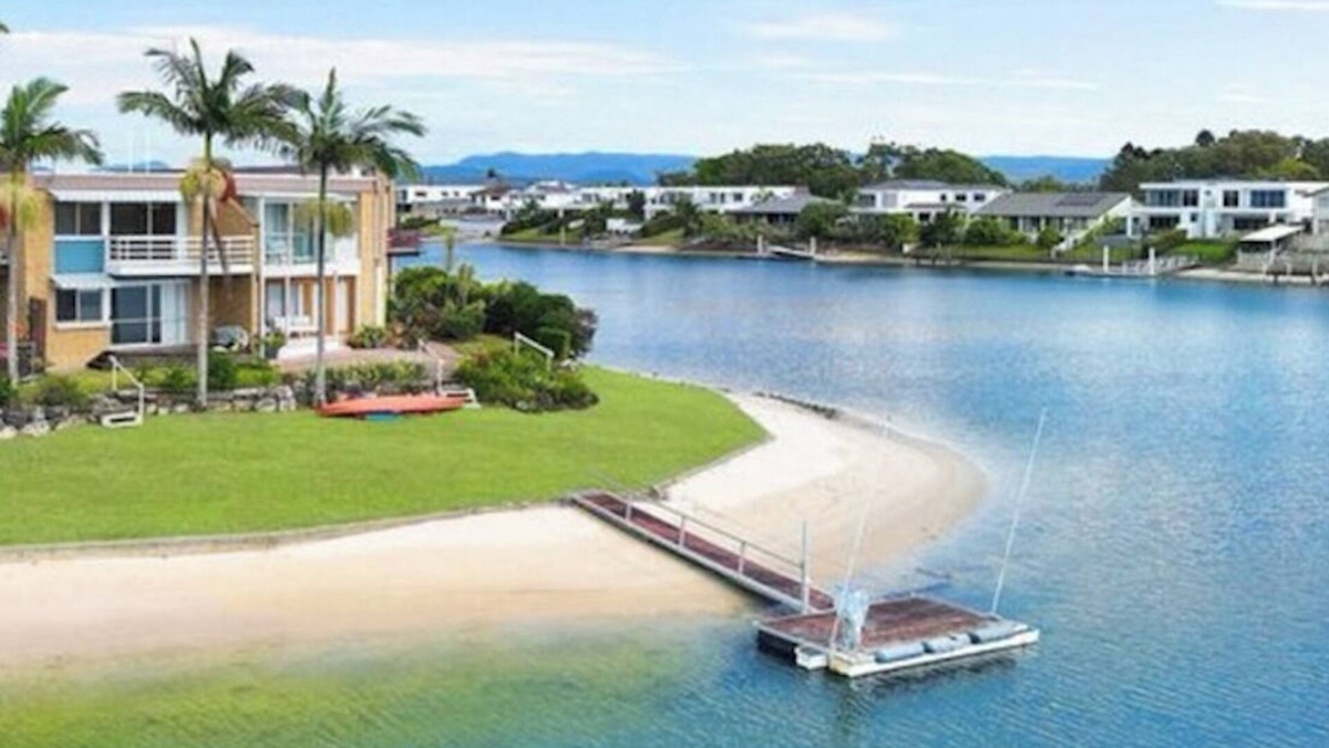Mermaid Waters House | Waterfront at Mermaid