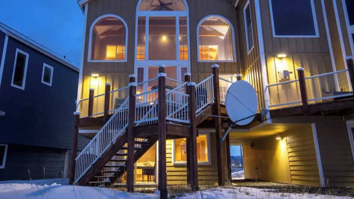 Homer House | Waterfront at your door at the end of Homer Spit