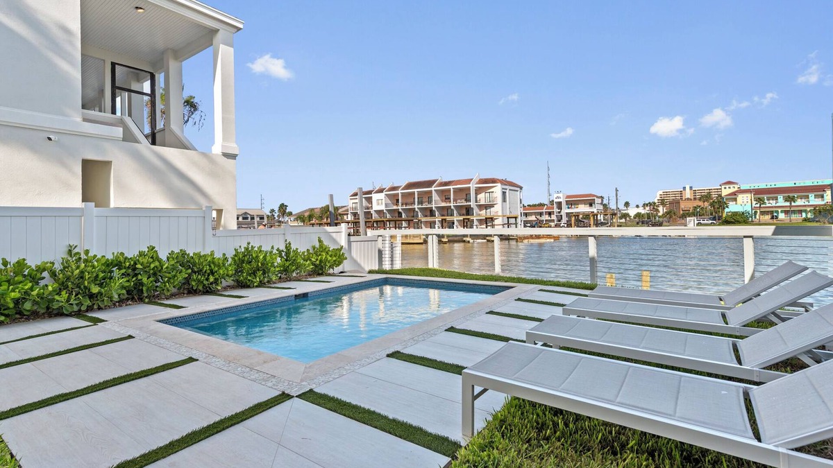 South Padre Island House | WATERFRONT BAY Home With Private Pool & Private Boat Dock! Luxury Townhouse!