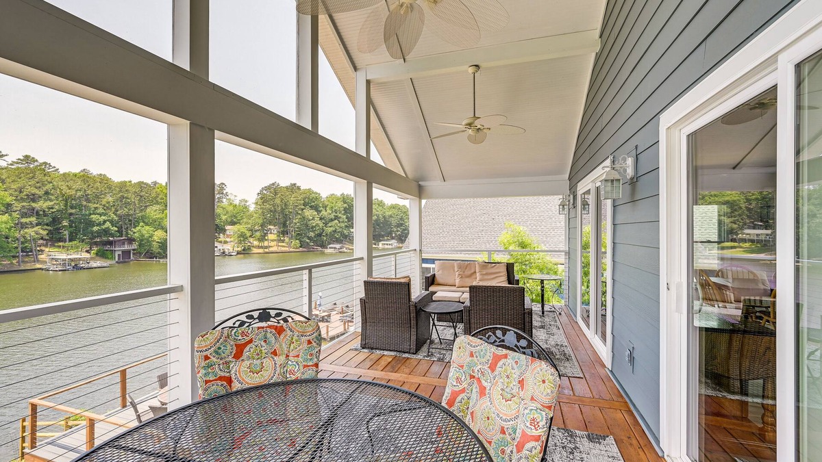 New London House | Waterfront Badin Lake Getaway: Boat Dock, Fire Pit