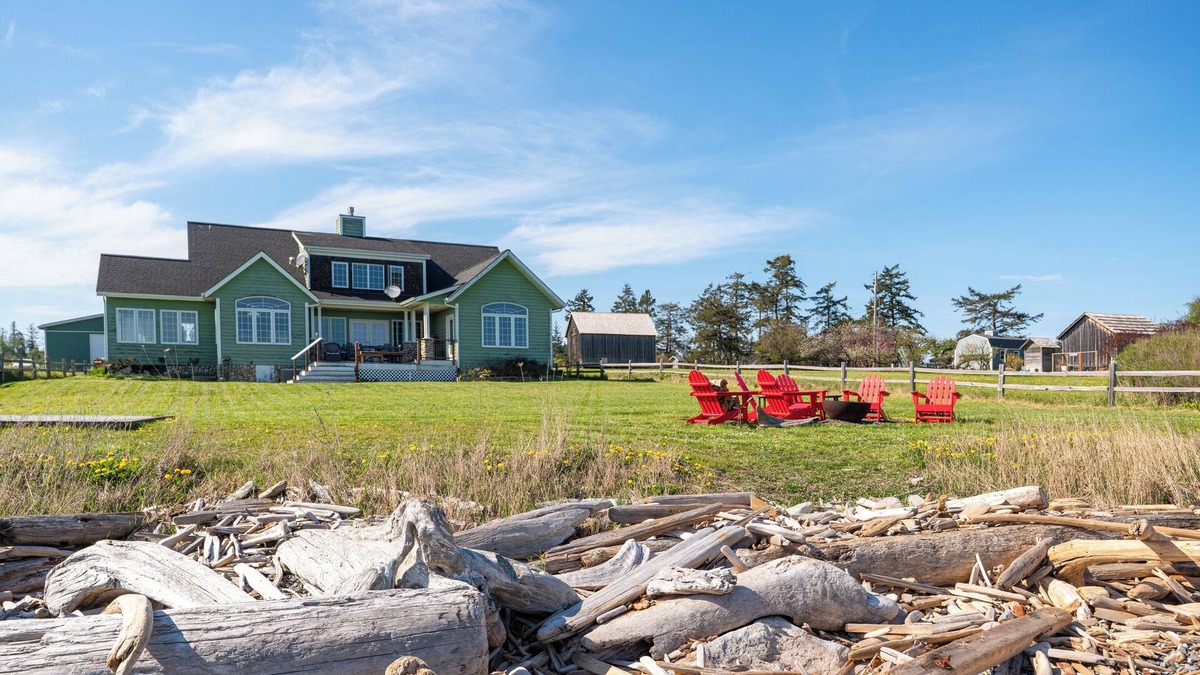 Friday Harbor House | Waterfront Beach House - 2700 Sq Ft, Fiber, mooring