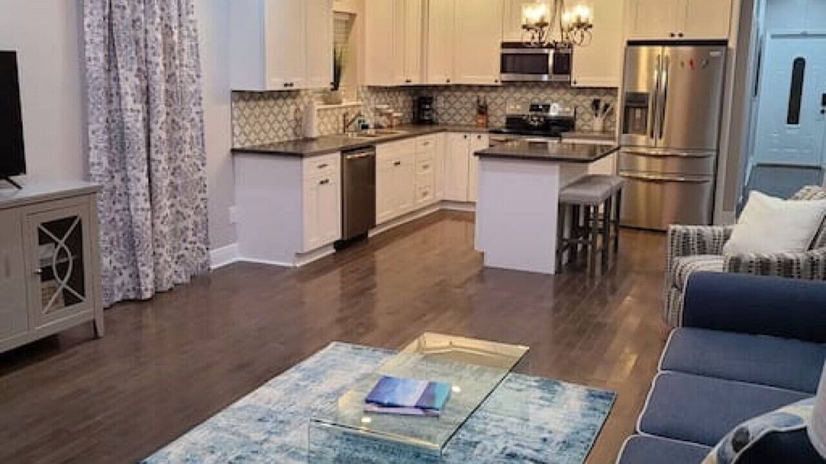 Shoreline Park House | Waterfront Beauty 5 Beds 2 Bath HTD Pool Boat Slip