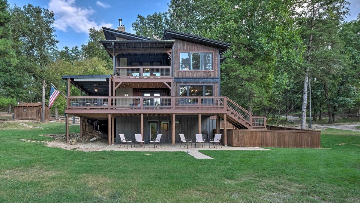 Springdale House | Waterfront Beaver Lake Hideaway w/Kayaks & More!