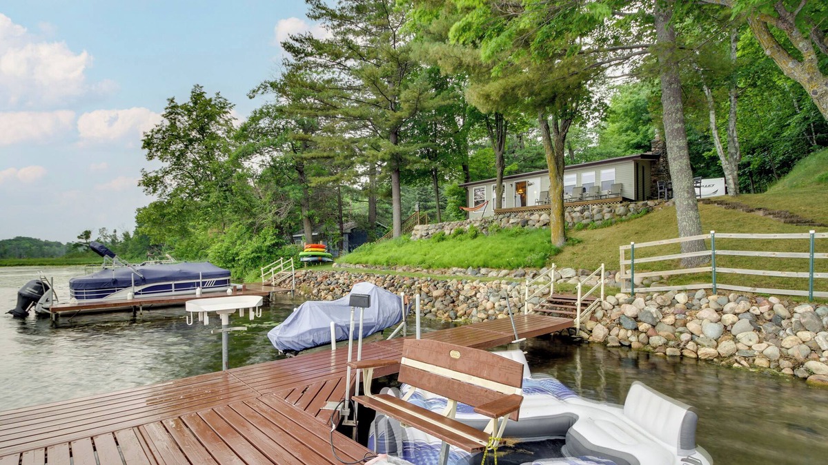 Aitkin Cabin | Waterfront Big Pine Lake Cabin w/ Kayaks!