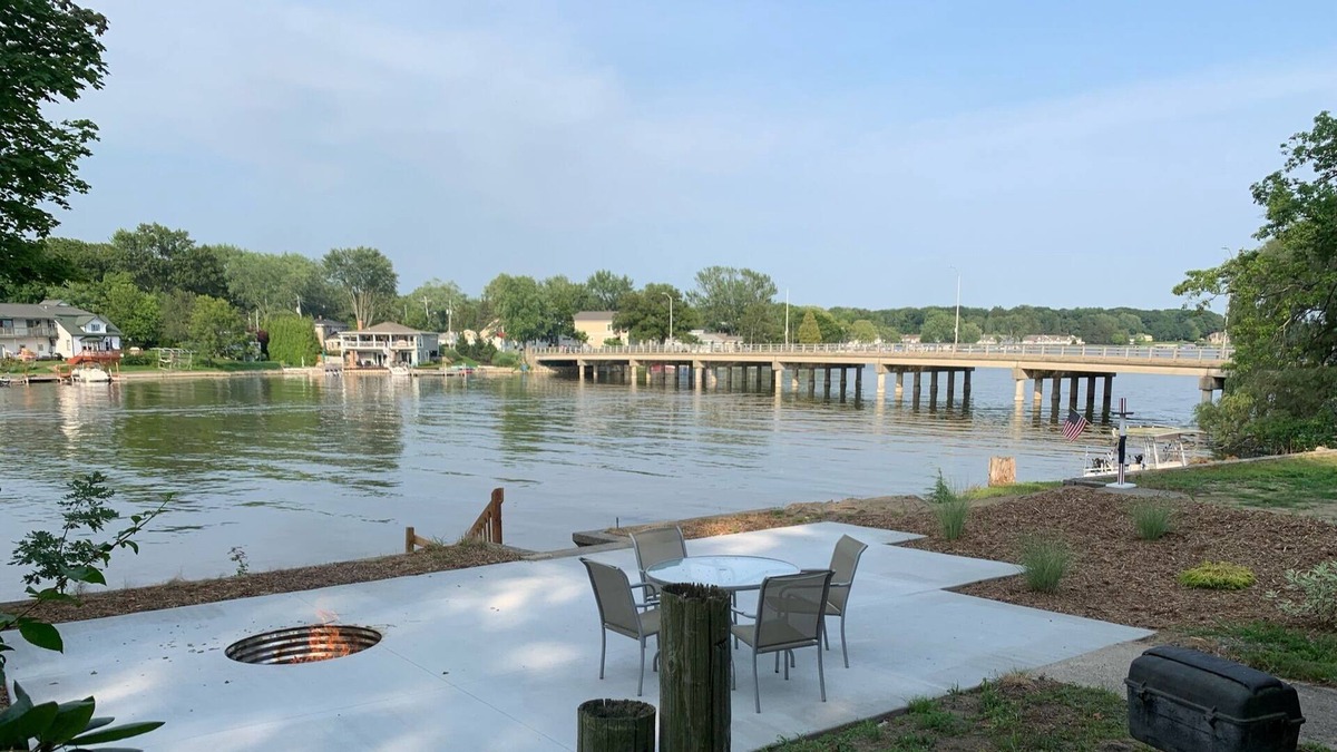 Spring Lake Cottage | WATERFRONT Black Bayou House