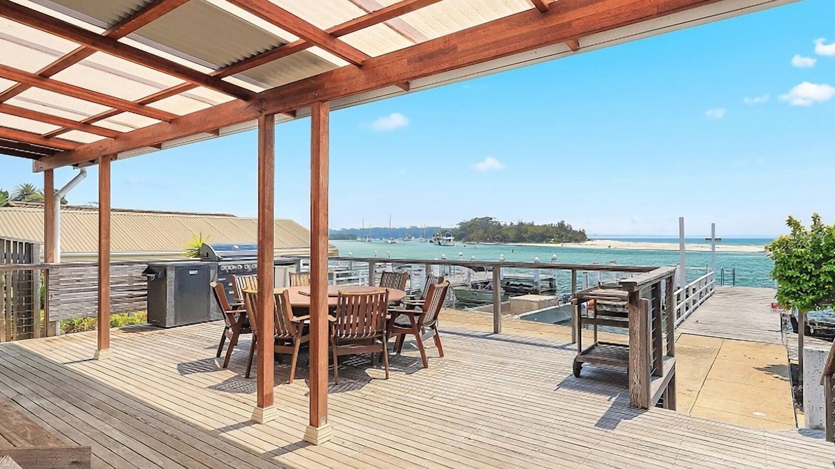Huskisson House | Waterfront - Boatshed and Boathouse