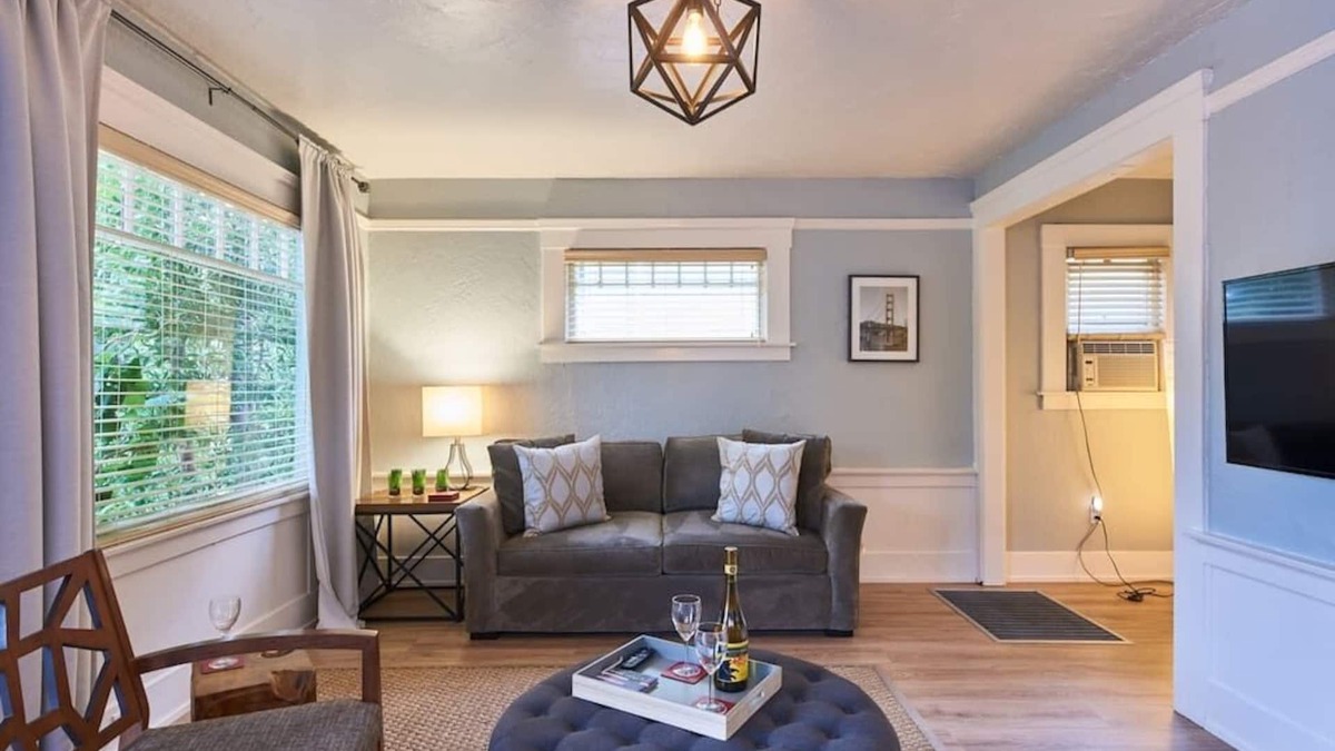 Vallejo House | Waterfront Boutique Bungalow 1-Walk to Ferry to San Francisco, Free WIFI Parking