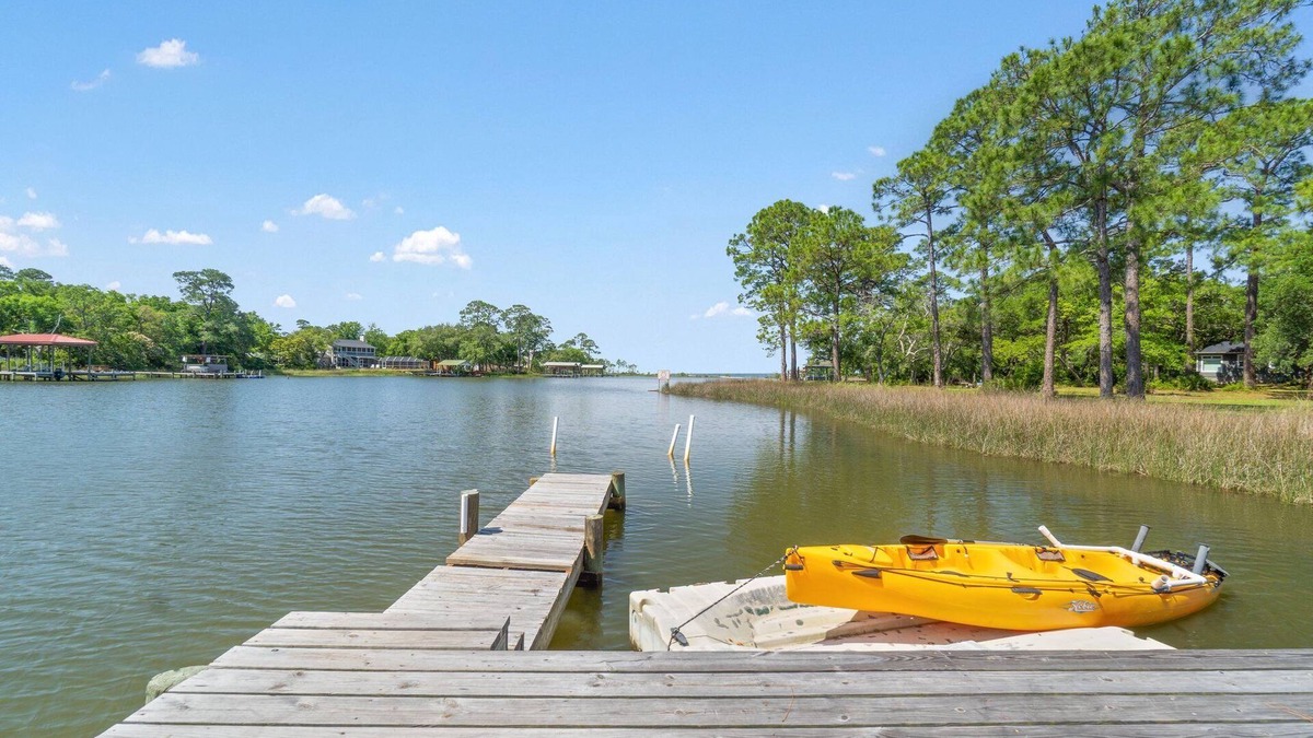 Florida Panhandle House | WATERFRONT Bring your Boat and tie up outback to the pier with community Pooln