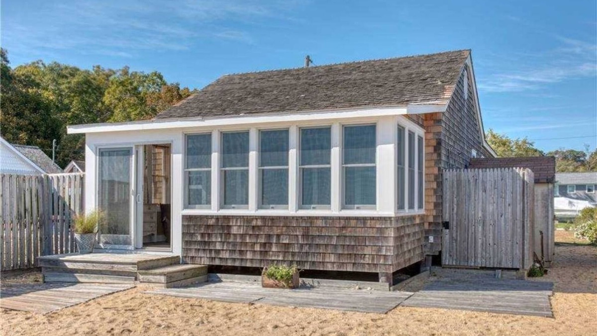 Town of Southold Town House | Waterfront Bungalow w/Private Beach on Peconic Bay