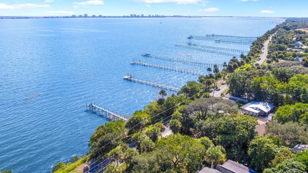 Fort Pierce House | Waterfront Bungalow, Indy River House