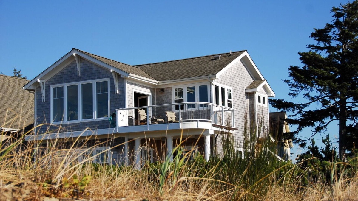 Lincoln City House | WATERFRONT BUNGALOW.VIEWS, VIEWS, VIEWS !