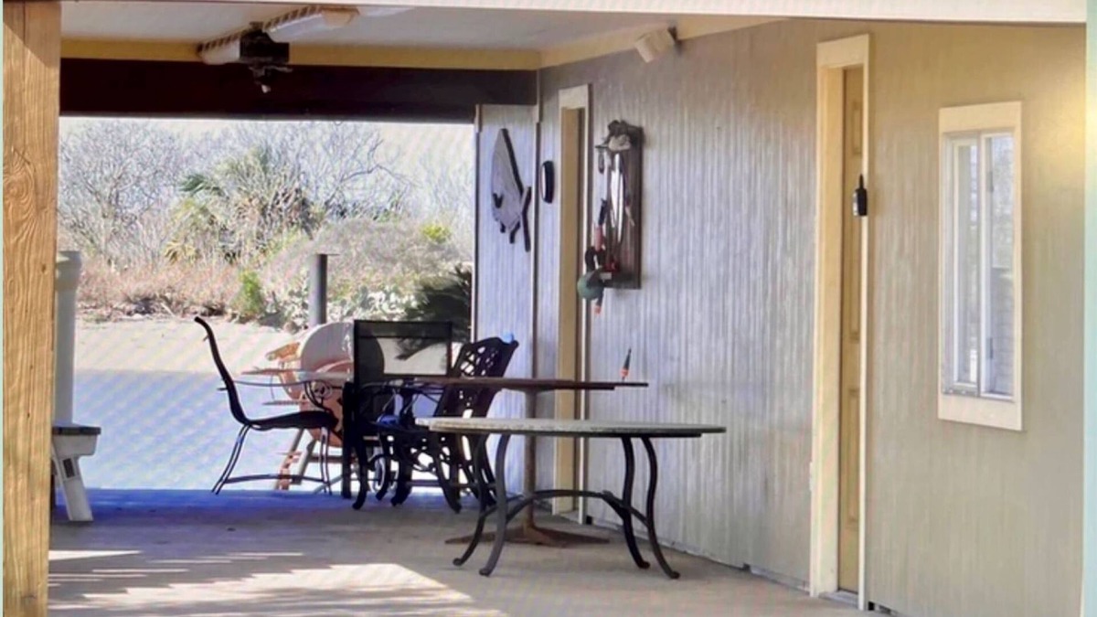 Matagorda Apartment | Waterfront Bunkroom sits on the Colorado river.