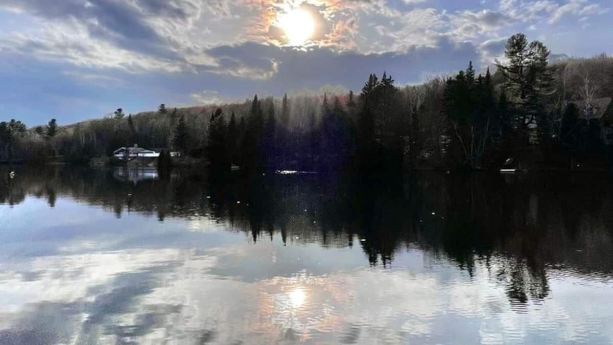 Sainte-Ann-des-Lacs Cottage | Waterfront 2BR + 1 Bath Chalet Le 137