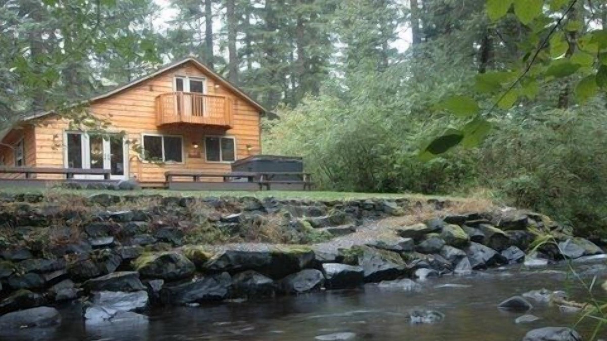 Paradise Estates Cabin | Waterfront cabin w/hot tub, fireplace, WiFi, pool table & BBQ. Family-friendly.