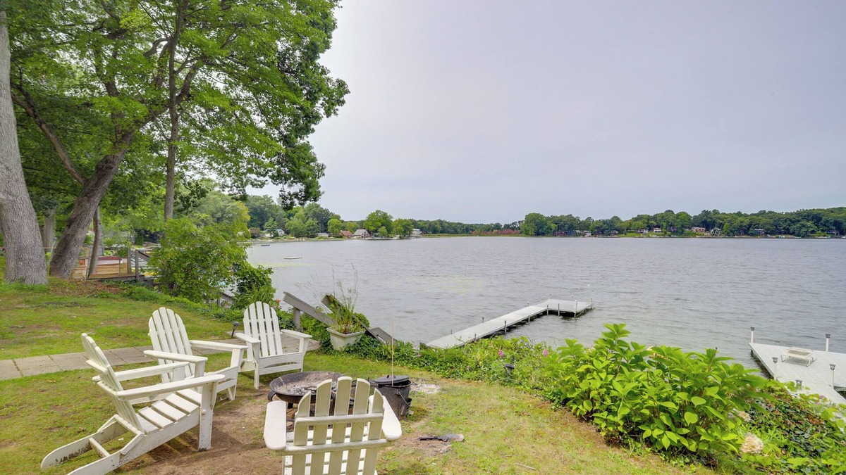 Sister Lakes Cabin | Waterfront Cable Lake Cabin w/Grill!