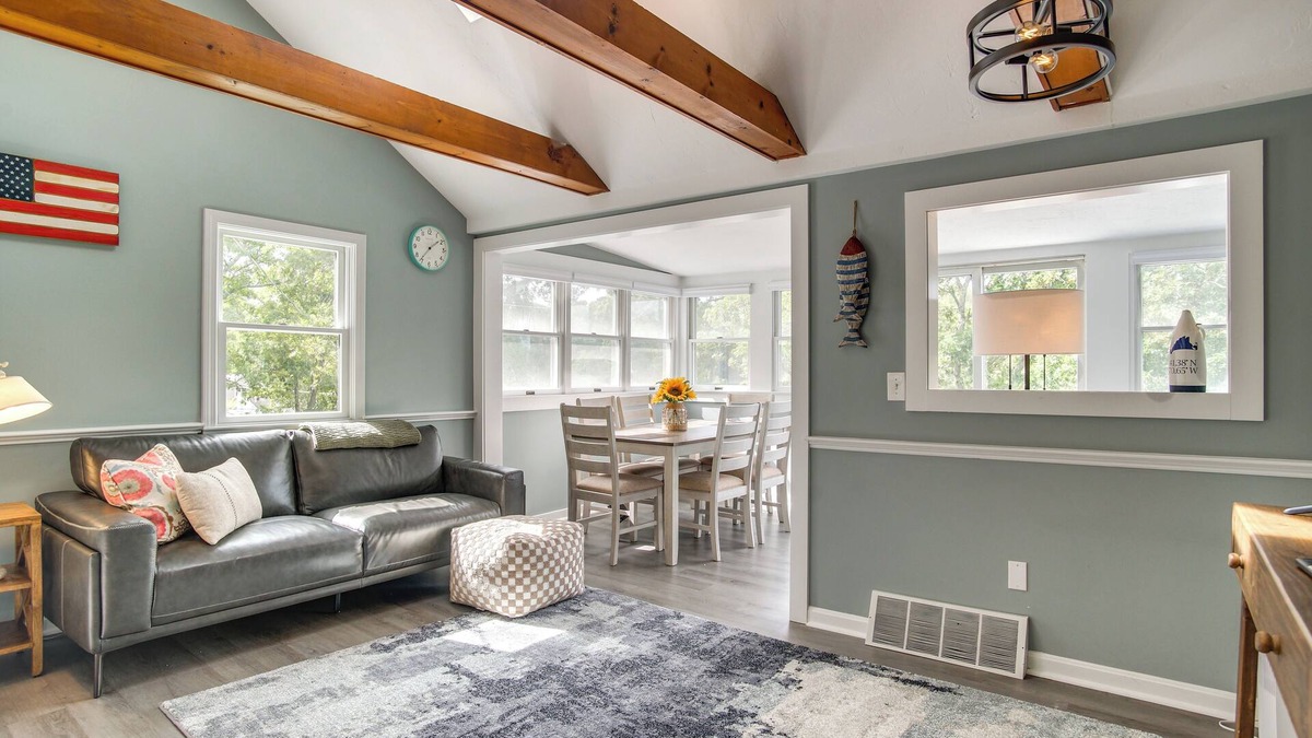 Mashpee Cottage | Waterfront Cape Cod Cottage on Peter's Pond