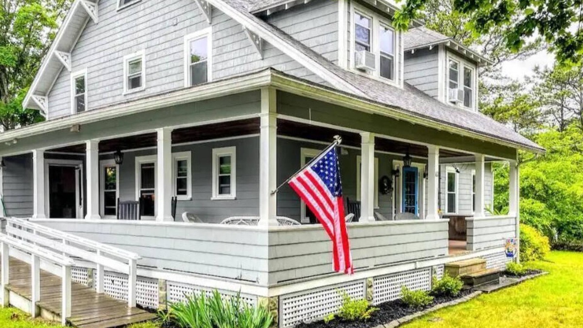Buzzards Bay House | Waterfront Cape Cod Family Home in Bourne