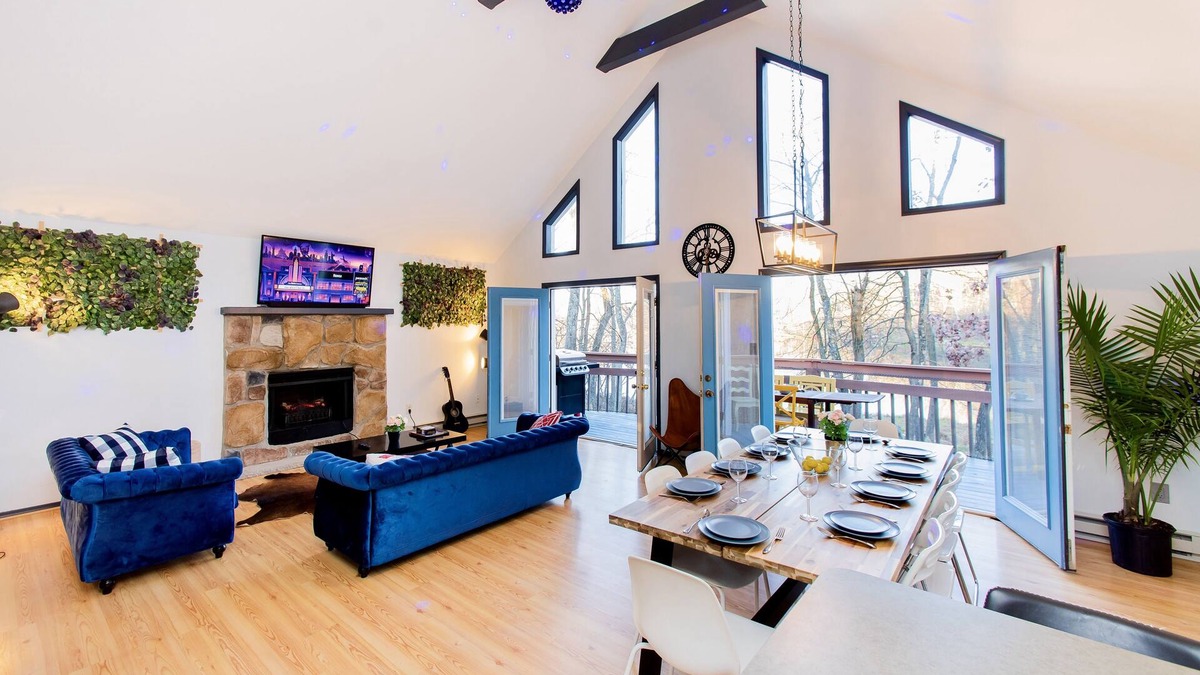 East Stroudsburg Villa | Waterfront Chalet W hot-tub & Pool by RedAwning