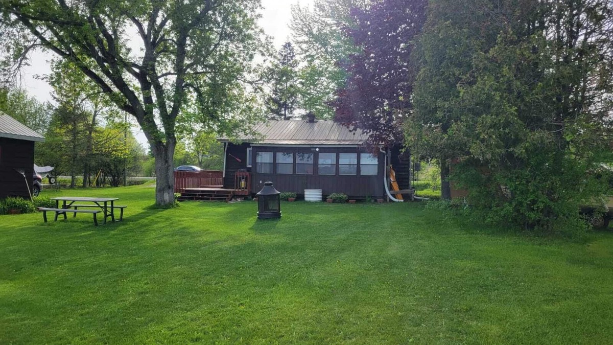 Kawartha Lakes Cottage | Waterfront Cottage By the Pigeon Lake- 2BRs+Bunkie