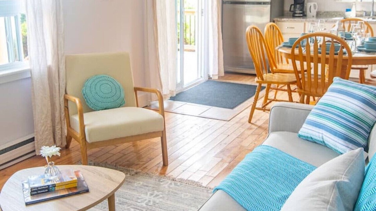 Stratford House | Waterfront Cottage beach access