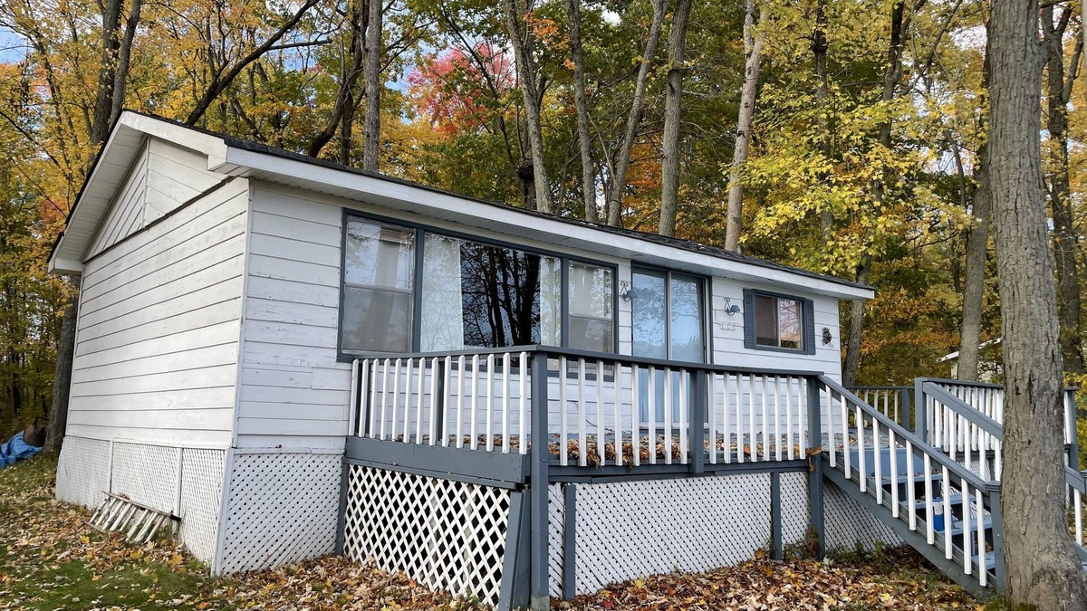 Hastings Cottage | Waterfront cottage, located in the Trent Severn Waterway, 90 min from Toronto