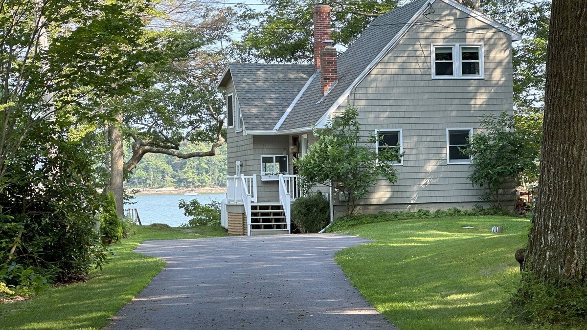 Mid-Coast and Islands House | Waterfront Cottage in Freeport