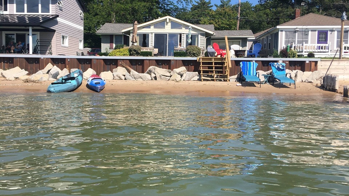 Caseville Cottage | Waterfront cottage with amazing sunsets