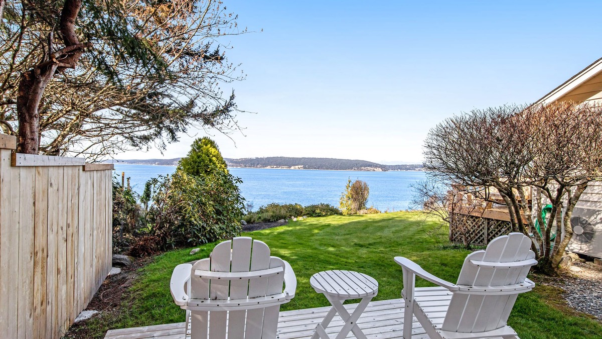 Langley Cottage | Waterfront Cottage with High-Speed WiFi, Ocean View, Private Deck, & Kitchenette