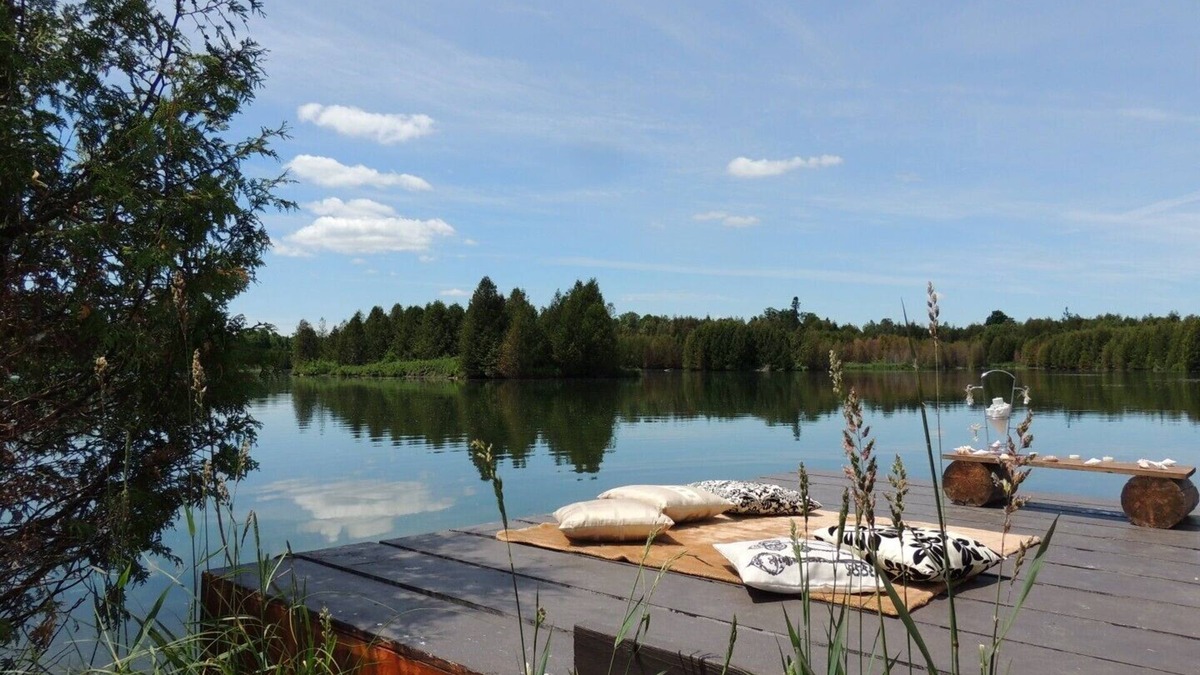 Grey Highlands Cabin | Waterfront cozy cabin on private trout lake