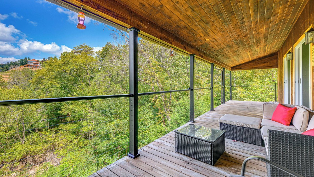 Dandridge Cabin | Waterfront Dandridge Cabin, 24 Mi to Pigeon Forge!