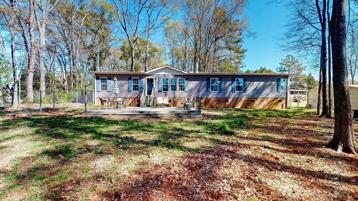 Saluda House | Waterfront, dog-friendly home on Lake Murray with dock, kayaks & firepit