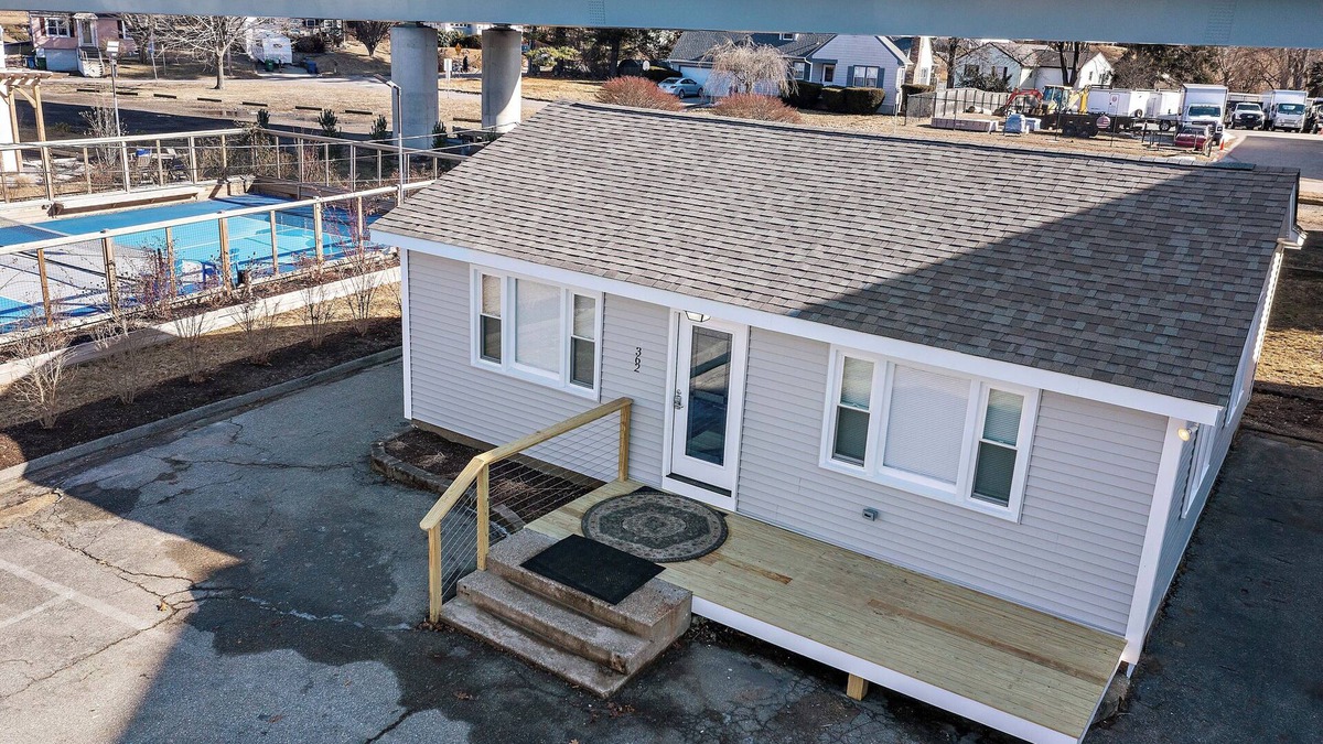 Waterford House | Waterfront Escape- 3BR Coastal Cottage w/Boat Launch & Near Niantic Main Street