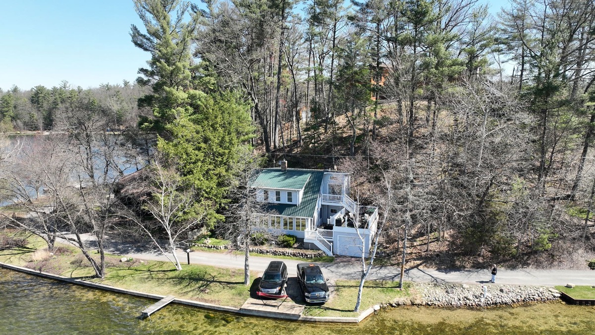 Greenville House | Waterfront Escape