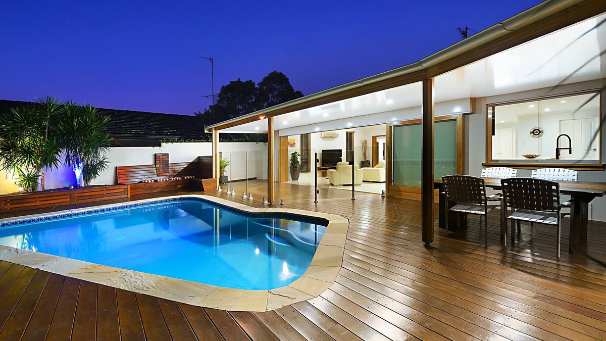Broadbeach Waters House | *WATERFRONT* FAMILY ENTERTAINER * IN BROADBEACH WATERS