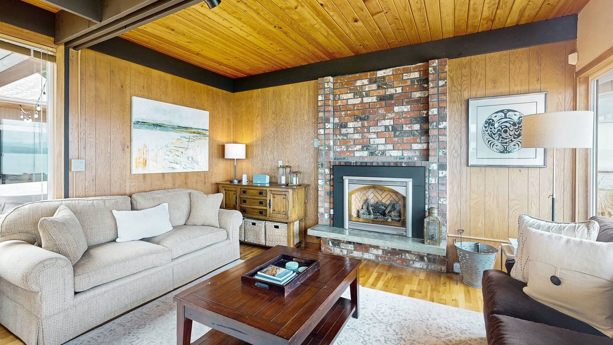 Freeland House | Waterfront family home with sandy beach and sunset views