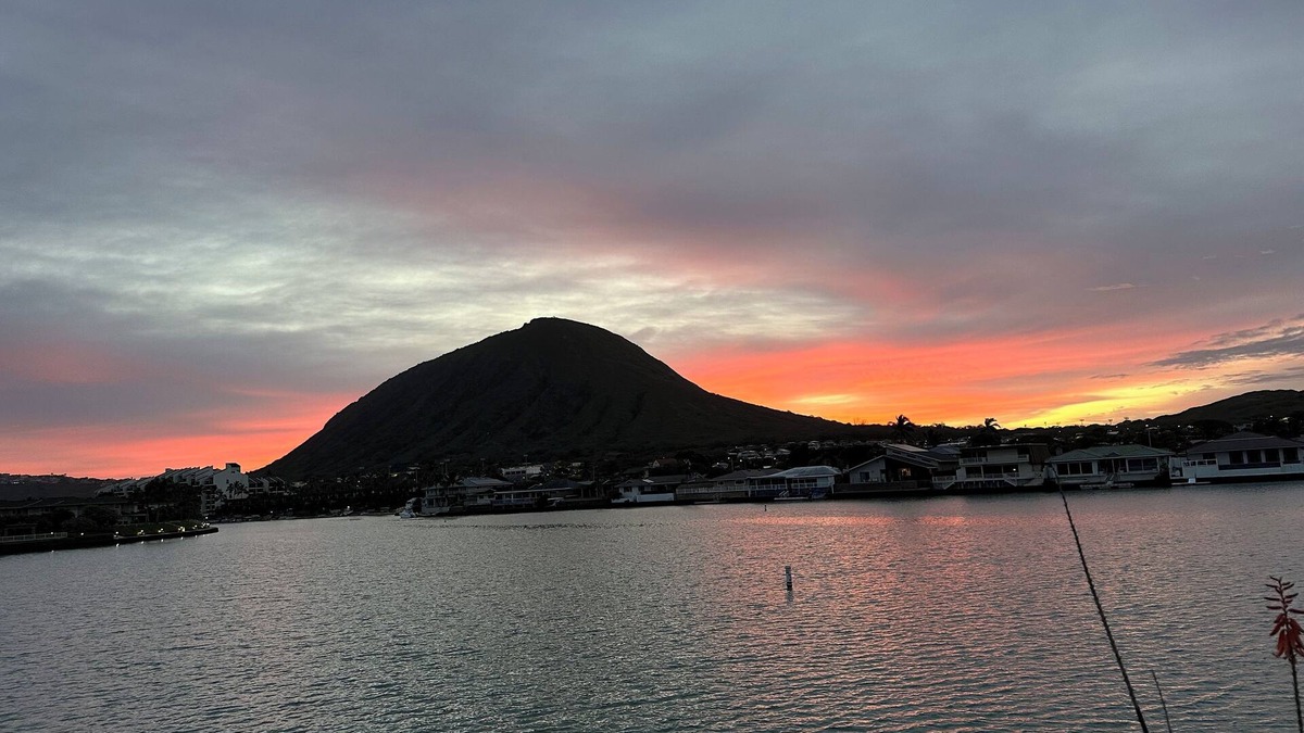 Portlock House | WATERFRONT! FISH FROM DOCK OR KAYAK TO THE OCEAN. MINUTES TO BEACH! LUXURY HOME